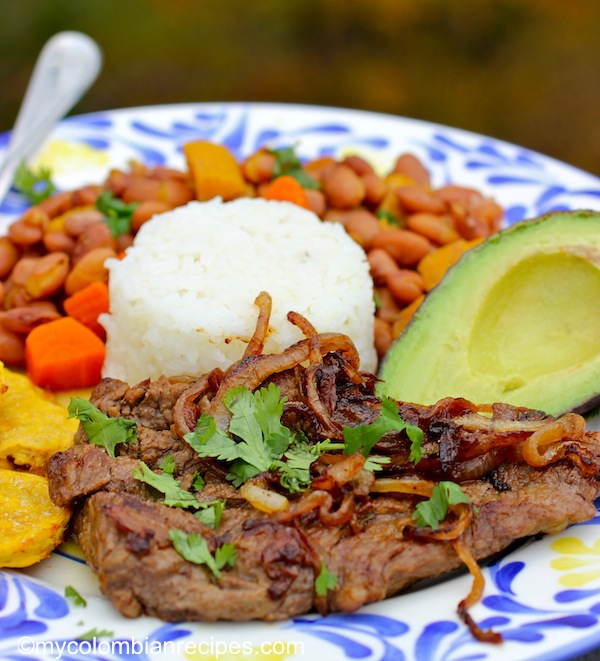 Bistec Encebollado (Steak with Onion Sauce) |mycolombianrecipes.com