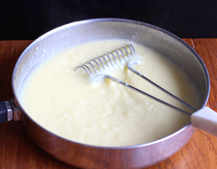 Milhojas con Arequipe (Colombian Dulce de Leche Pastry)