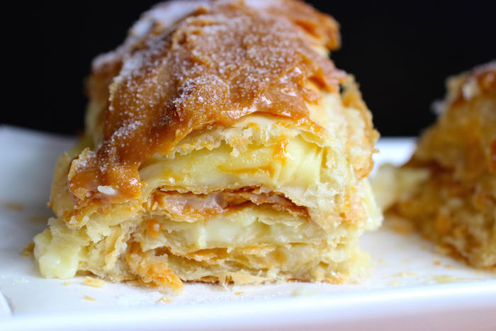 Milhojas con Arequipe (Colombian Dulce de Leche Pastry)