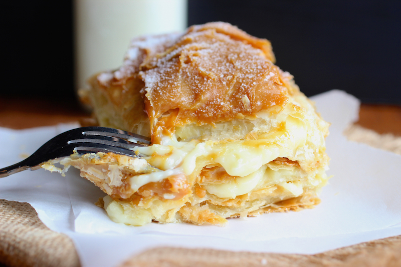 Milhojas con Arequipe (Colombian Dulce de Leche Pastry)