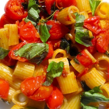 Pasta With Tomatoes And Basil