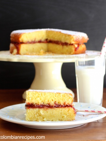 Torta Maria Luisa (Colombian Sponge Cake) |mycolombianrecipes.com