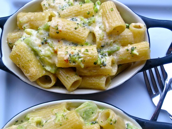 Pasta with Cheese and Broccoli Sauce