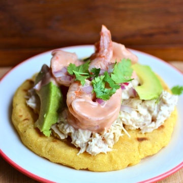 Arepa con Atun and Shrimp (Arepa with Tuna and Shrimp)