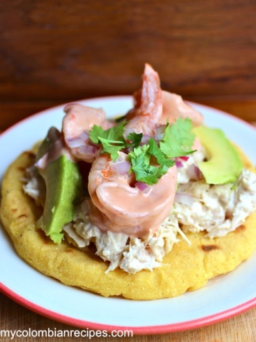 Arepa con Atun and Shrimp (Arepa with Tuna and Shrimp)