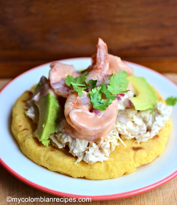 Arepa with Atun and Gamberi (Arepa with tuna and prawns)