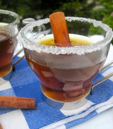 Canelazo (Sugar Cane and Cinnamon Hot Drink) |mycolombianrecipes.com