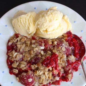 Strawberry Crisp |mycolombianrecipes.com