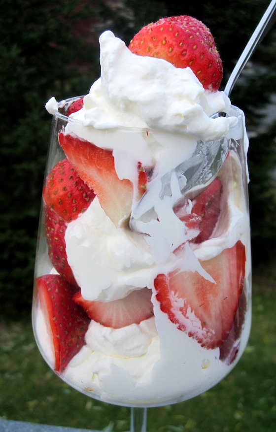 Fresas Con Crema (Strawberries with Cream) | My Colombian Recipes