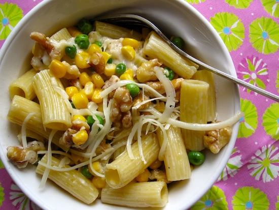 Pasta with walnuts and Vegetables