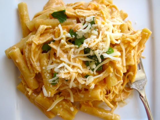 PASTA CON POLLO Y SALSA