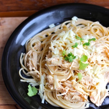 Pasta con Pollo (Colombian Creamy Pasta with Chicken)