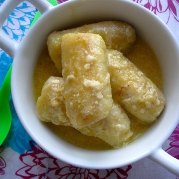 Bananos con salsa de naranja