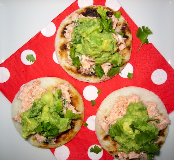 Arepitas con Avocado y salmon