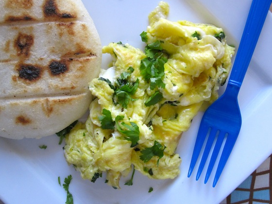 Huevos revieltos con Cilantro