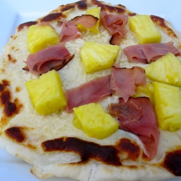 Arepa Hawaiana (Hawaiian-Style Arepa)