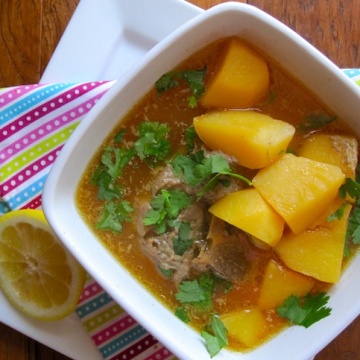 Caldo de Papas con Espinazo