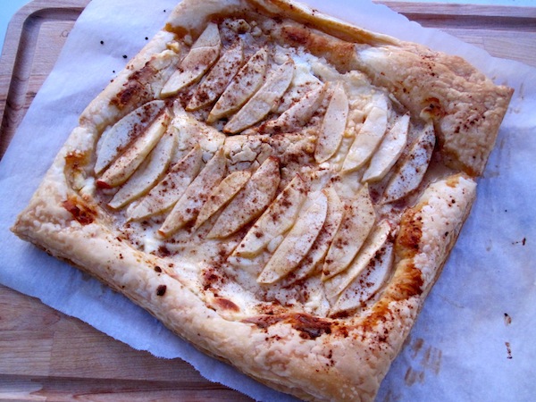 Apple, cheese and honey Tart