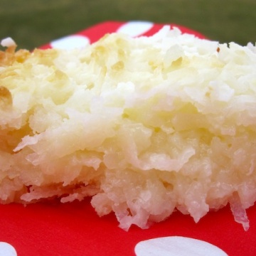 Cocadas de Lechera (Sweet Condensed Milk and Coconut Bars) |mycolombianrecipes.com