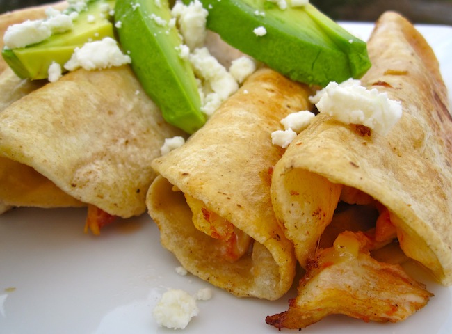 Taquitos o Flautas de Pollo (Chicken Taquitos or Flautas 