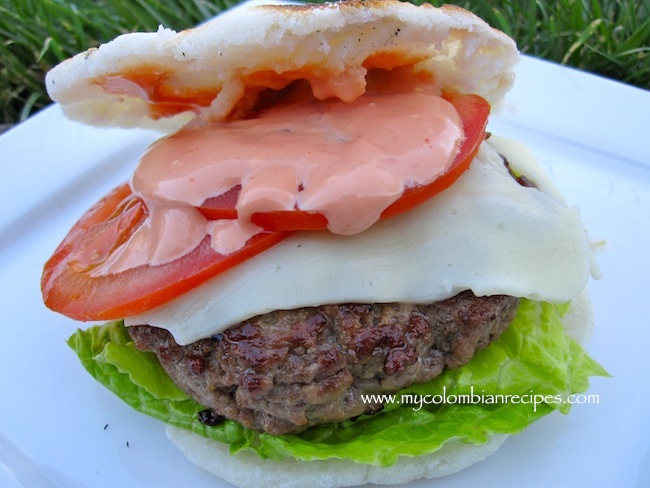 Hamburguesa de Arepa (Arepa Burger) Hamburguesa de Arepa (Arepa Burger)
