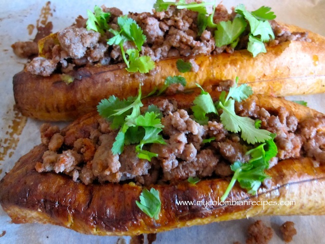 Plátanos Maduros Rellenos de Carne (Ripe Plantains Stuffed with Meat)