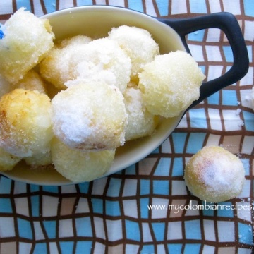 Bolitas de Yuca con Azúcar (Cassava Balls with Sugar)