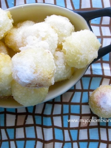 Bolitas de Yuca con Azúcar (Cassava Balls with Sugar)