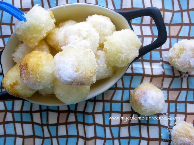 Bolitas de Yuca con Azúcar (Cassava Balls with Sugar)