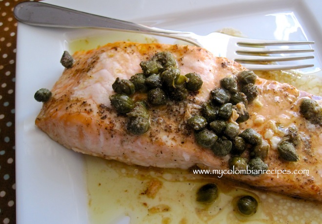 Salmón con Salsa de Alcaparras (Salmon with Capers Sauce)