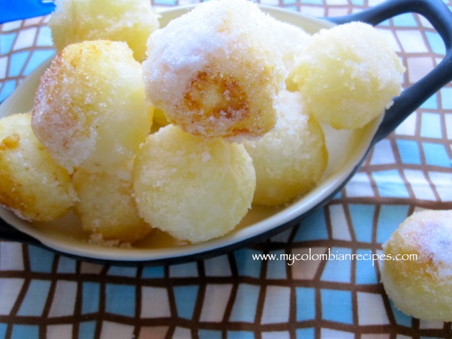 Bolitas de Yuca con Azúcar (Cassava Balls with Sugar)