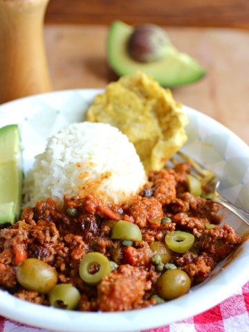 This classic Cuban ground beef dish is quick and easy, and is great over rice. It can also be used as a filling for tacos or empanadas |mycolombianrecipes.com