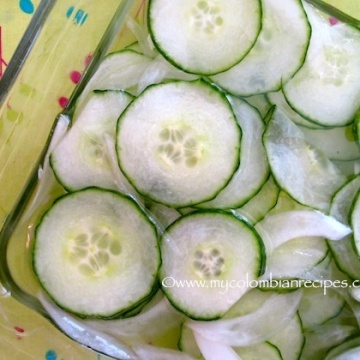 Ensalada de Pepinos Marinados (Marinaded Cucumber Salad)