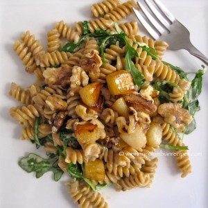 Whole Wheat Pasta with Pears, Walnuts and Gorgonzola Cheese