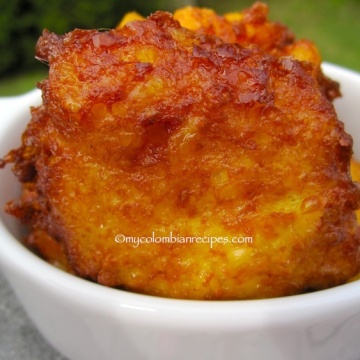 Regañonas (Colombian Corn Fritters) |mycolombianrecipes.com