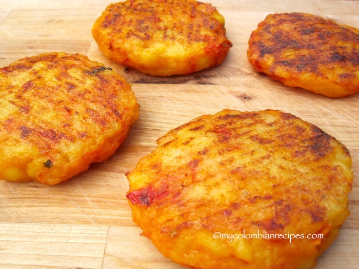 Lapingachos (bolos de batata de estilo colombiano) Lapingachos (bolos de batata de estilo colombiano)