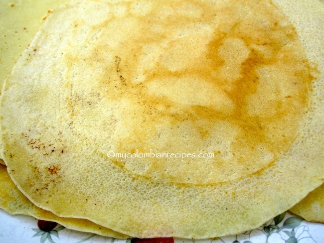 Crepes con Arequipe (Dulce de Leche Crepes)