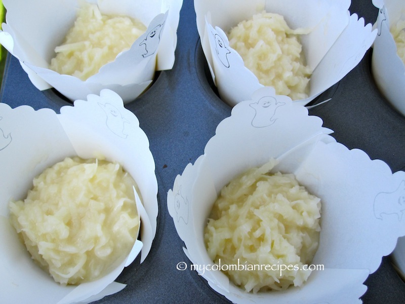 Torticas de Coco (Simple Mini Coconut Cakes)