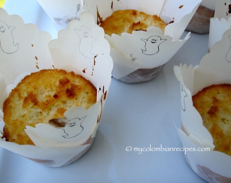 Torticas de Coco (Simple Mini Coconut Cakes)