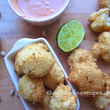 Buñuelos de Fríjol de Cabecita Negra (Black-eyed Pea Fritters) |mycolombianrecipes.com