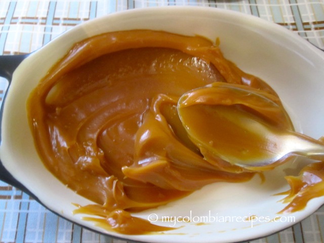 Dip de Arequipe con Queso (Dulce de Leche and Cheese Dip)