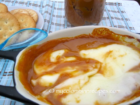 Dip de Arequipe con Queso (Dulce de Leche and Cheese Dip)