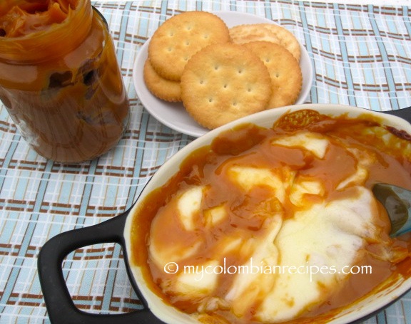 Dip de Arequipe con Queso (Dulce de Leche and Cheese Dip)