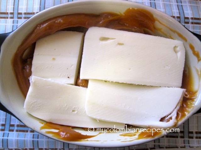 Dip de Arequipe con Queso (Dulce de Leche and Cheese Dip)