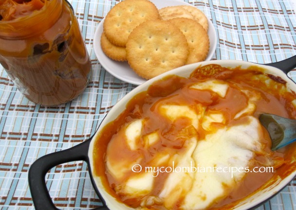 Dip de Arequipe con Queso (Dulce de Leche and Cheese Dip)