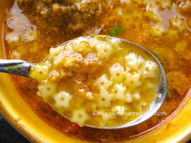 Sopa de Estrellitas con Albóndigas (Pasta and Meatballs Soup)