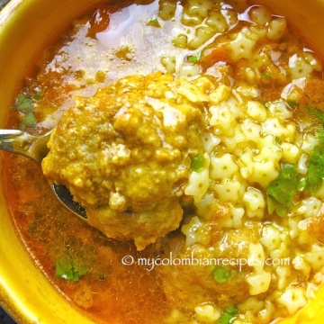 Sopa de Estrellitas con Albóndigas (Pasta and Meatballs Soup)