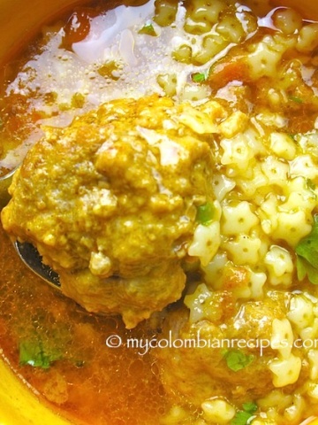 Sopa de Estrellitas con Albóndigas (Pasta and Meatballs Soup)