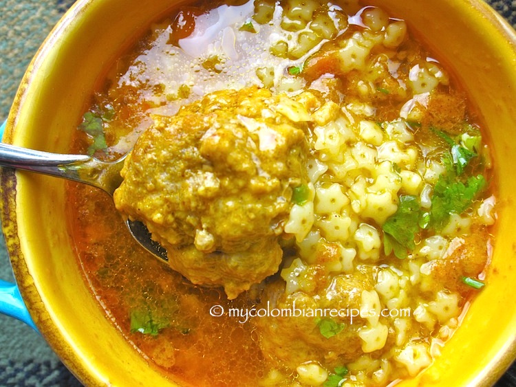 Sopa de Estrellitas con Albóndigas (Pasta and Meatballs Soup)