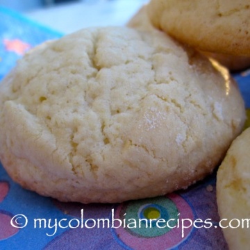 Panderos (Colombian Yuca Starch Cookies) |mycolombianrecipes.com